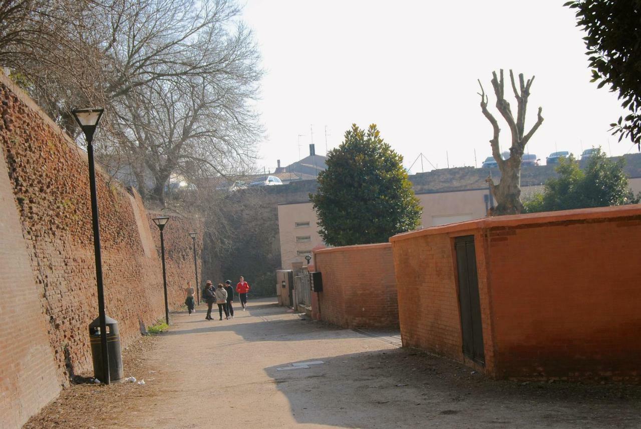 Вилла Charming Flat In Centro A Ferrara Con Posto Auto Экстерьер фото