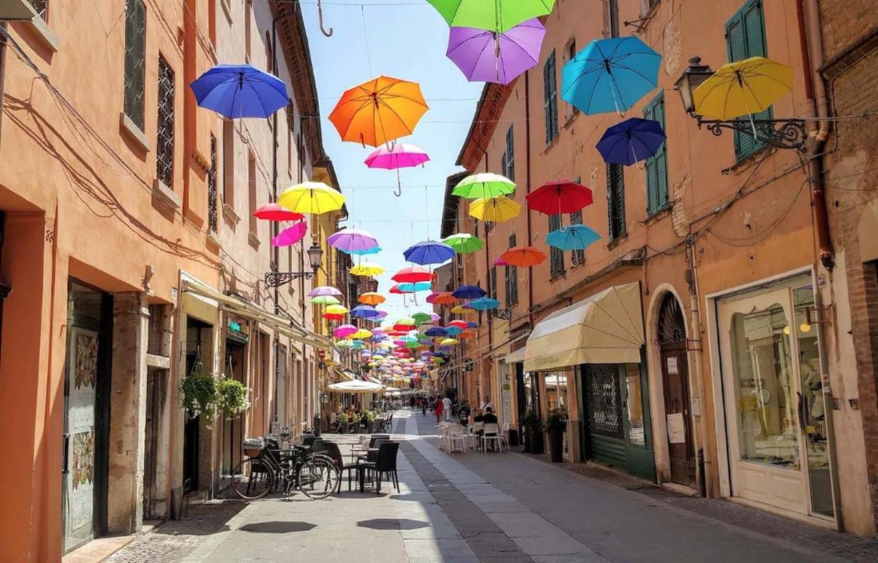 Вилла Charming Flat In Centro A Ferrara Con Posto Auto Экстерьер фото