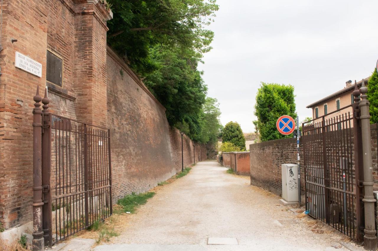 Вилла Charming Flat In Centro A Ferrara Con Posto Auto Экстерьер фото