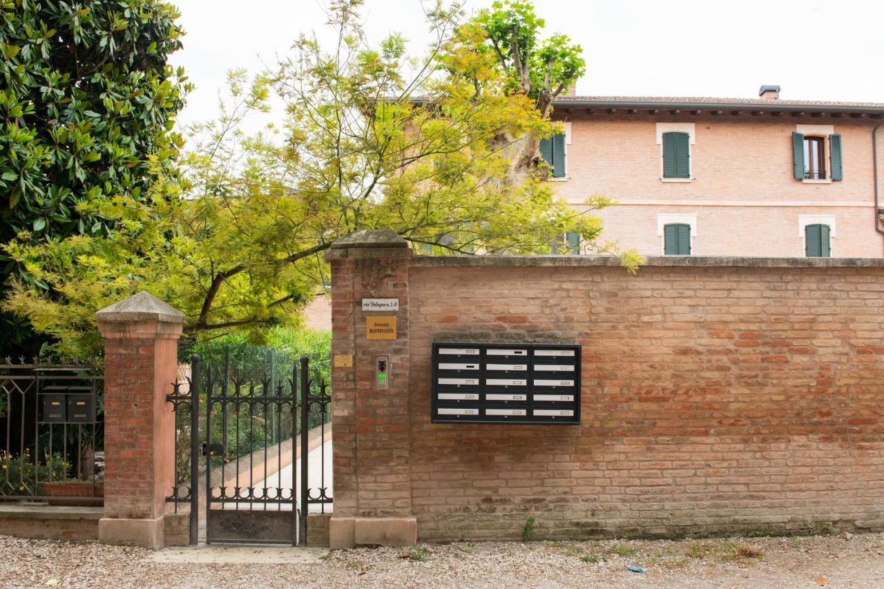 Вилла Charming Flat In Centro A Ferrara Con Posto Auto Экстерьер фото
