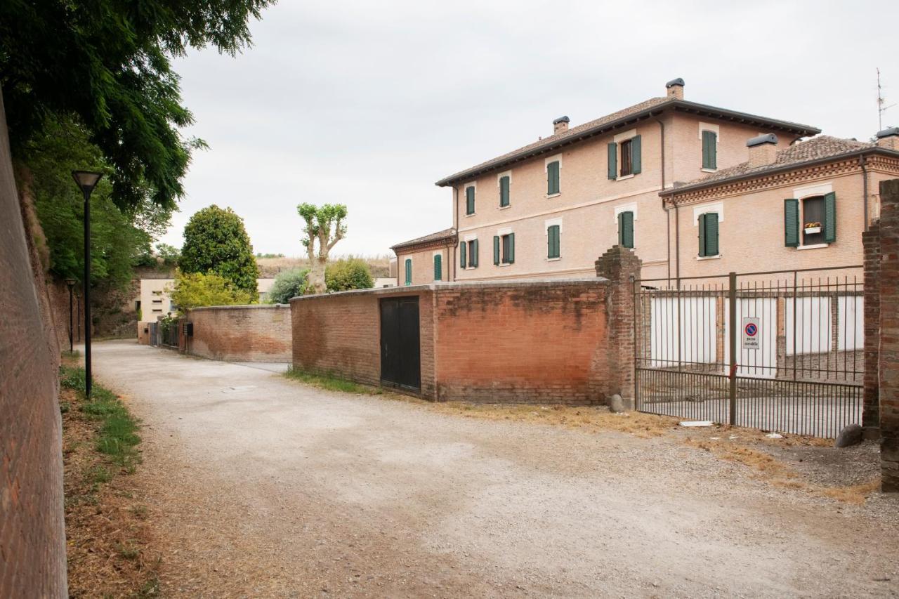 Вилла Charming Flat In Centro A Ferrara Con Posto Auto Экстерьер фото