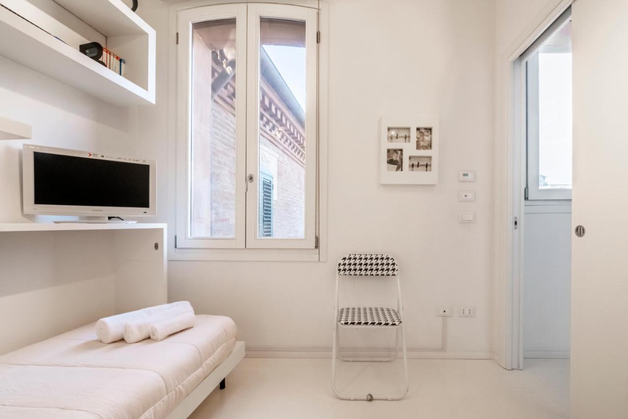 Вилла Charming Flat In Centro A Ferrara Con Posto Auto Экстерьер фото