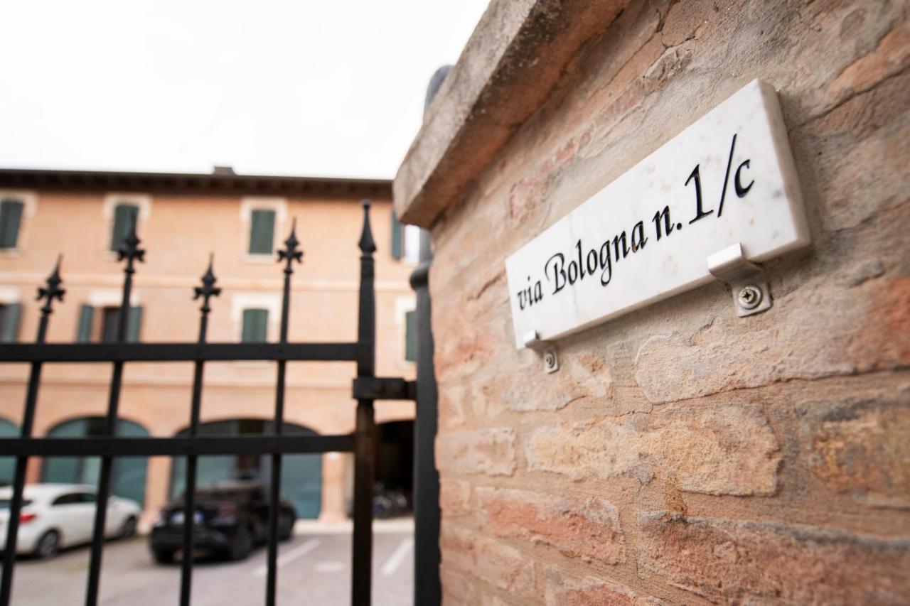 Вилла Charming Flat In Centro A Ferrara Con Posto Auto Экстерьер фото